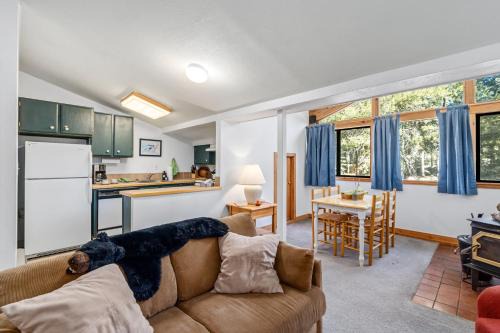 Bright, Spacious Studio! - Creekside #119 in Bear Valley