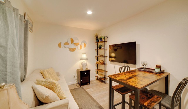 Bring Your Pets! Convenient Home in Riverside