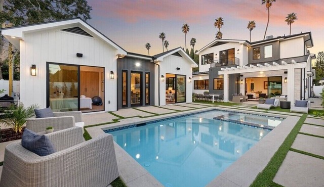 Bundy Villa 6bdr/Luxurious Modern Farmhouse with Guest House