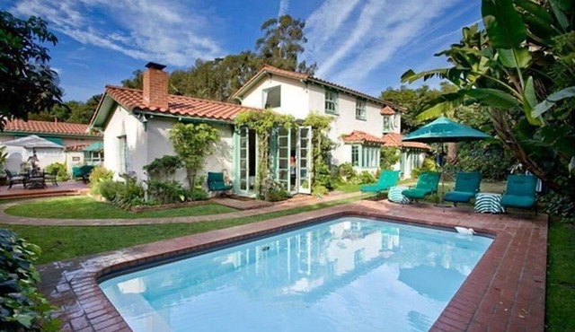 BUTTERFLY BEACH HOUSE.3MIN WALK TO BUTTERFLY BEACH & VILLAGE,8 MIN BILTMORE