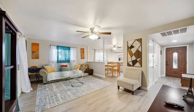 Canyon Country 3BR Retreat w/Patio & Mt. Views