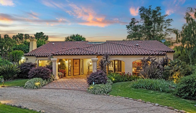 Casa Calzada: Private Retreat w/Pool & Vineyard!
