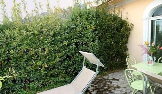 Casa Ilnira D: A bright and sunny apartment in a quiet position, located on a hillside above the sea, with Free WI-FI.