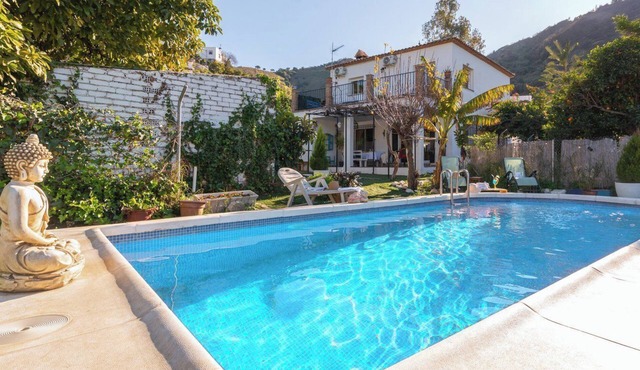 Casa Luis Canillas de Aceituno by Ruralidays