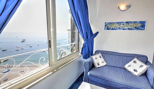 Casa Luisa: A charming ancient house overlooking the sea and the main beach of Positano, with Free WI-FI.