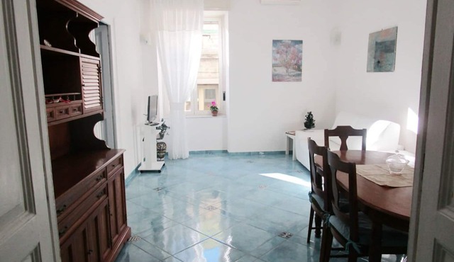 Casa Primavera:RELAX IN NAPLES' HISTORIC AND CULTURAL CENTER.