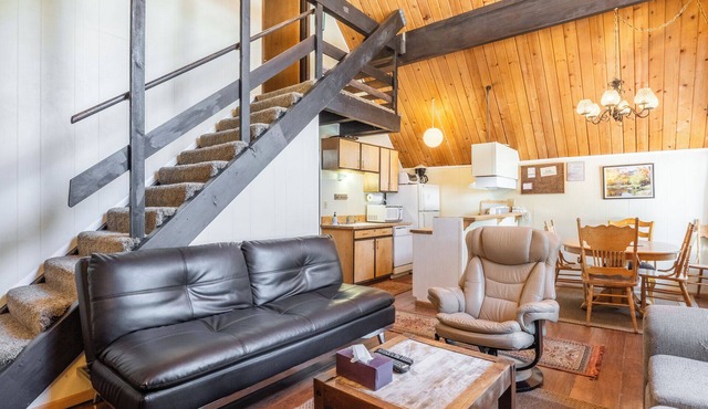 Chalet #11, Charming Ski in/Ski Out Steps to the