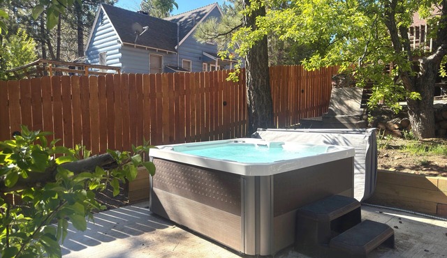 Chalet Des Ours - Comfortable and spacious home with fast WiFI - Close to everything!