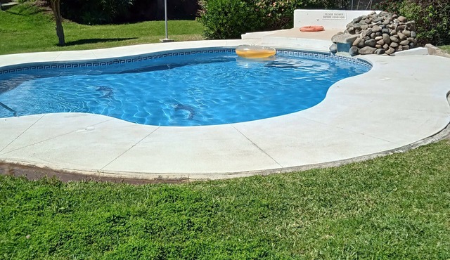 Chalet Fátima Zona Tranquila Piscina y Jardines Acceso Directo Desde el Chalet