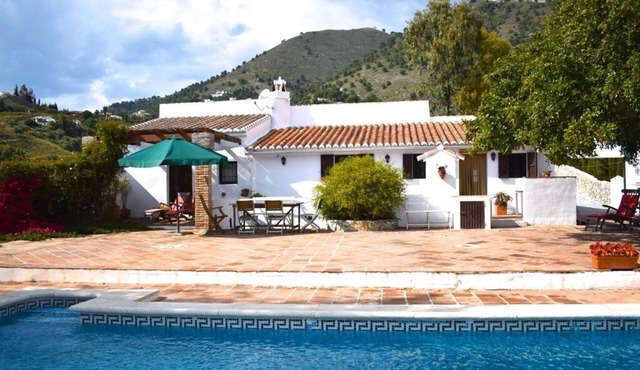 Characterful, Stylish 'Finca' with Heated Pool & Mountain Views (Beach 25 mins)