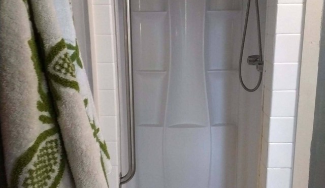 Charming 1-bedroom cabin in tranquil Miramonte perfect for getaway