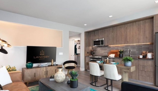 Charming 1BR Condo at Landsby with Hot Tub