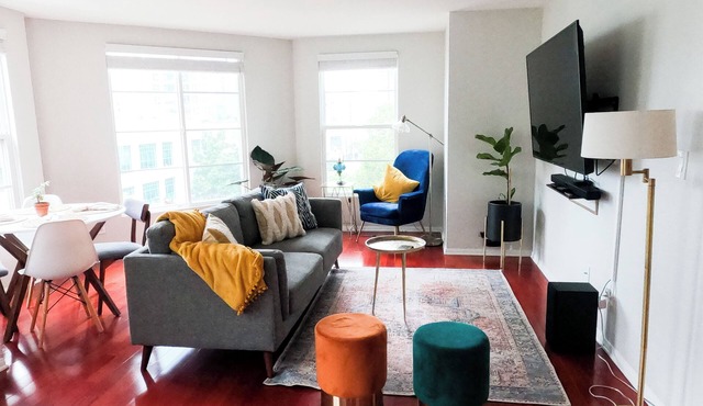 Charming 2-bedroom condo in Little Italy with Bay View