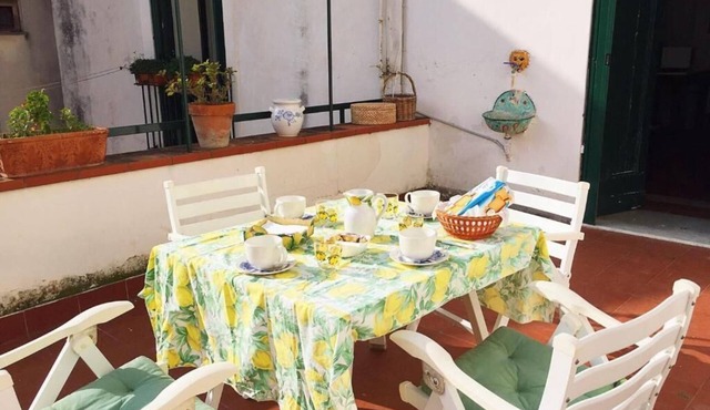Charming 2-bedroom house with WiFi, AC in serene Meta