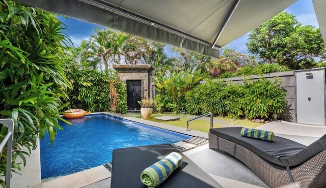 Charming 2BR Villa, PRIME LOCATION! - 4Min Drive To Beachwalk Shopping Center!