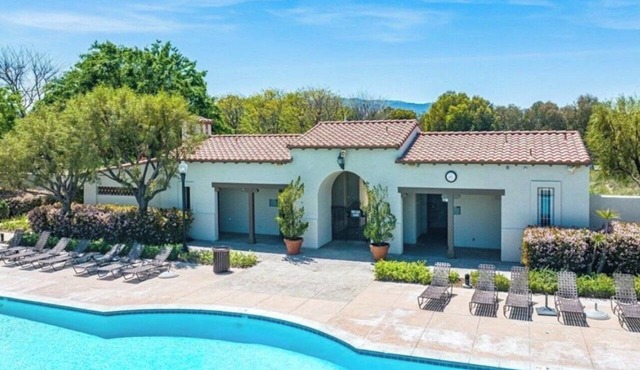 Charming 3-bedroom house in amazing Santa Clarita with AC