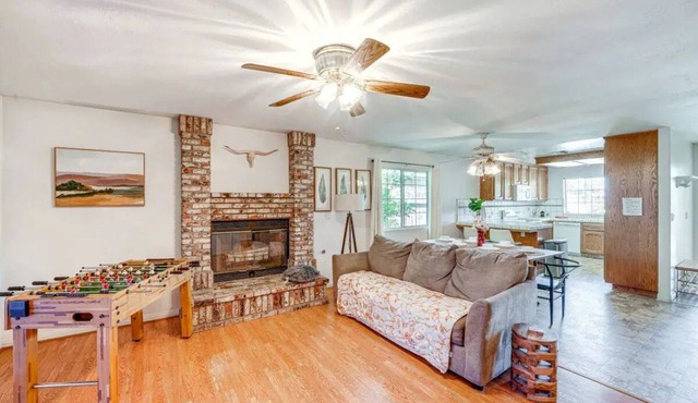 Charming 3-bedroom house in beautiful Bakersfield