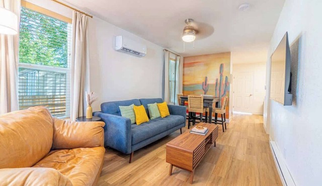 Charming Boho 2BR Midtown - Fenced Yard for Pets