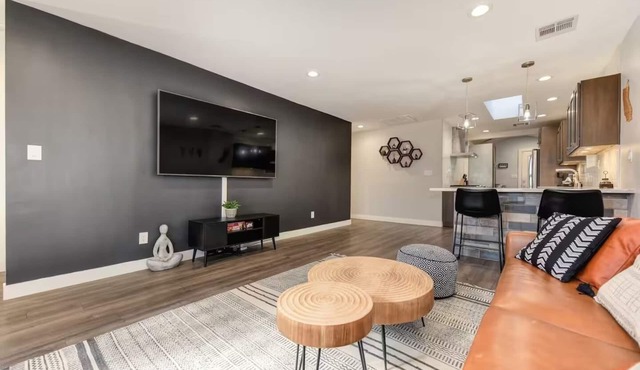 Charming Home, near beautiful park/tennis courts!