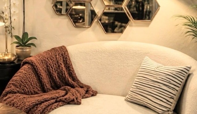 Charming Midtown Studio at Ice Blocks