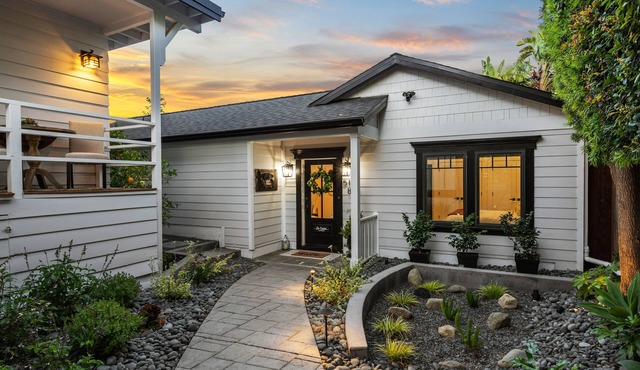 Charming New Casita Lower Riviera, Quiet, AC, 6 blocks to State St, Pet-Friendly