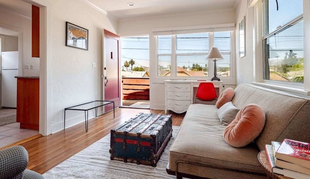 Charming One Bedroom Cottage in Prime Silverlake