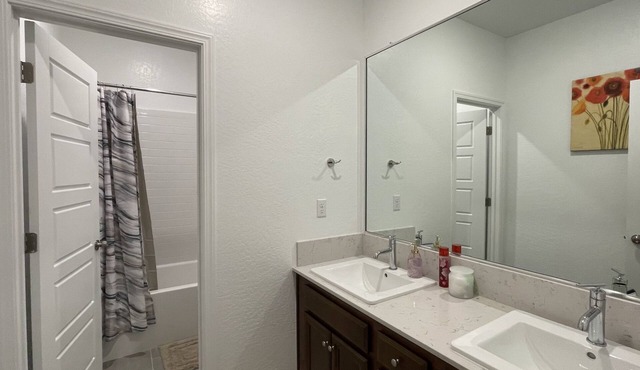 Charming Sequoia Vista - Beautiful brand new house , just 25 min to Sequoia NP in Visalia
