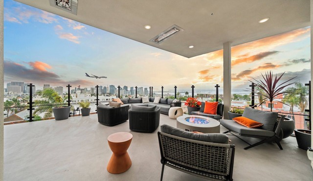 Charming Top Floor Gem City Ocean Views in fabulous Bankers Hill, San Diego