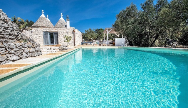 Charming Trullo with Heated pool and panoramic view in Cisternino