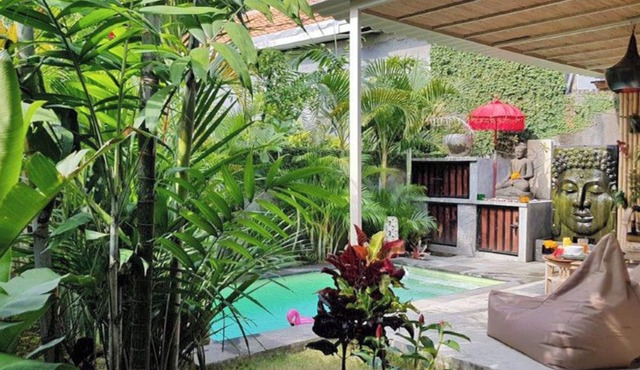 CHARMING VILLA LOCATED FULL CENTER SEMINYAK: PRIVATE SWIMMING POOL, WIFI, TV