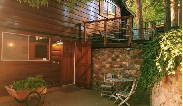 Cheery cabin with AMAZING sunset views located near dining in Twain Harte, CA