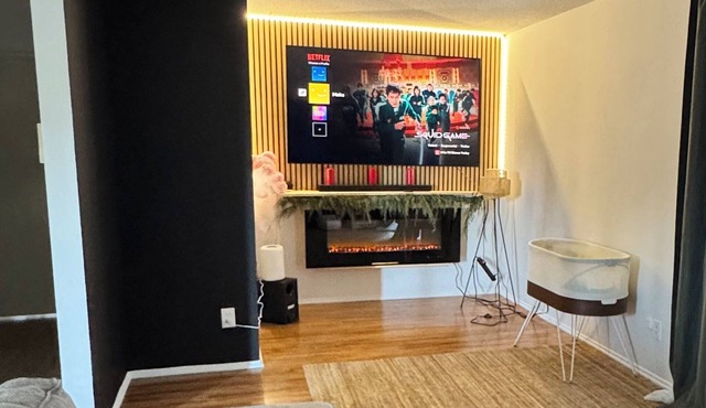 Chic 1-bedroom apartment with WiFi, AC in fabulous Los Angeles