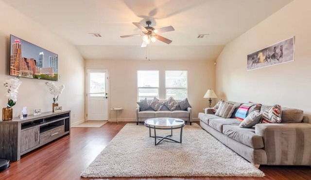 Chic, Comfortable Home Steps from SXSW Fun in Buda