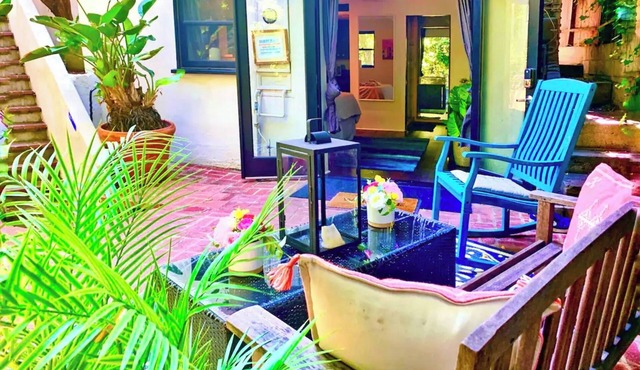 Chic Hollywood Hills Guest Suite+Views+Outdoor Living Room+Free Street Parking