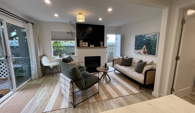 Chic Laguna retreat! Steps to beach, designer-furnished, with ocean-view yard.