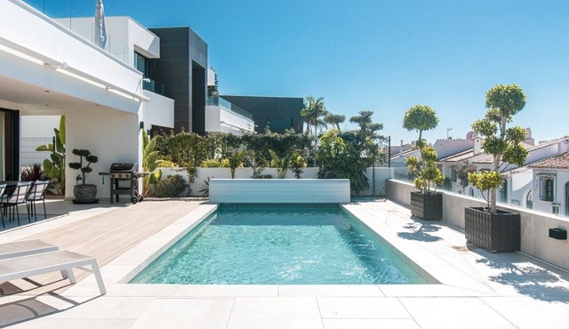 Chimenea - Three Bedroom Villa, Sleeps 6