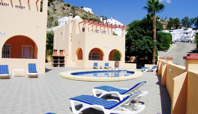 Claravista 2 - 3 Bedroom Villa - 2 min walk to beach