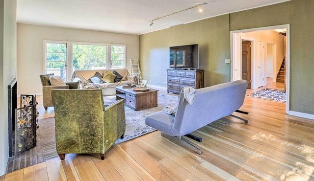 Classy Berkeley Home w/ Views < 2 Mi to Dtwn! in Berkeley