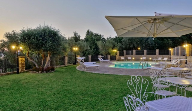 Coratina Apartment with private patio, in the garden and near the pool