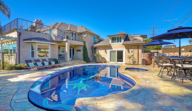 Coastal Get-Away Where Summer Never Ends!
