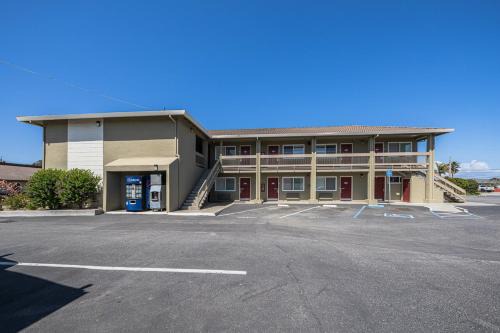 Coastal Valley Inn