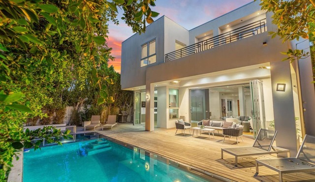 Colgate Modern - Stunning Luxury Estate with Seamless Indoor-Outdoor Living