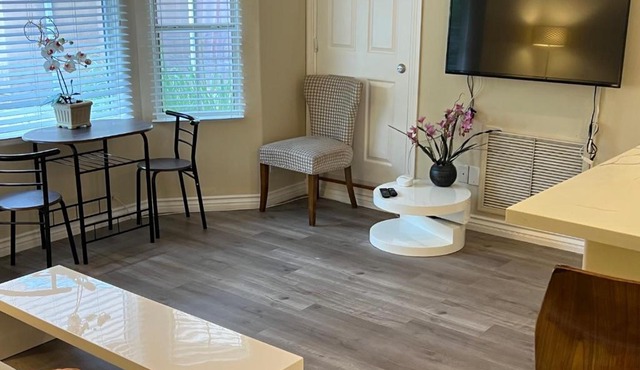 Comfortable 2bed/1bath unit near Universal Studio and Hollywood sleep 4