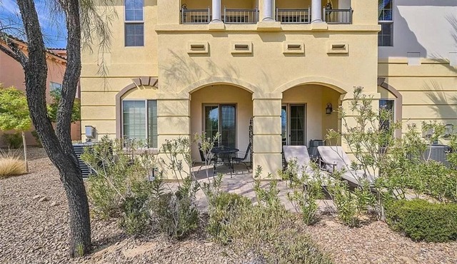 Condo at Prestigious gated V community