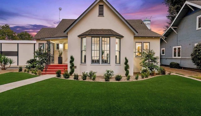 Copper Patch- Luxury Tudor 1930's home!