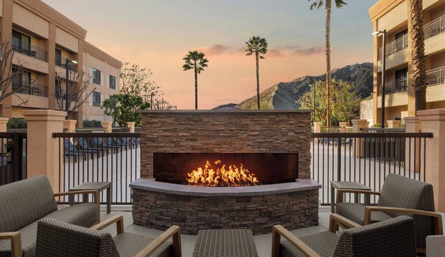 Courtyard by Marriott Santa Clarita Valencia