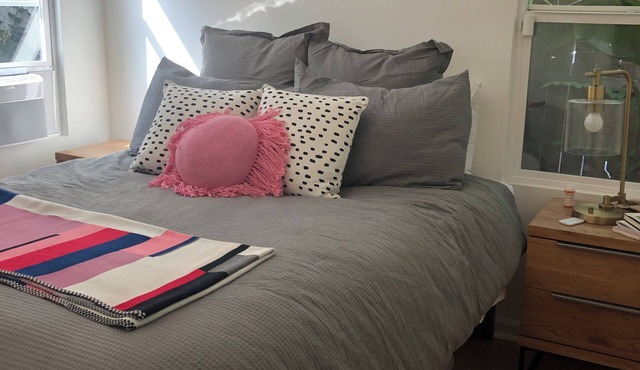 Cozy 2-bedroom bungalow in heart of Silver Lake