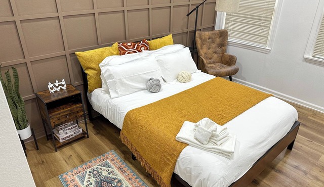 Cozy 2BR/2BA Duplex Downtown LA