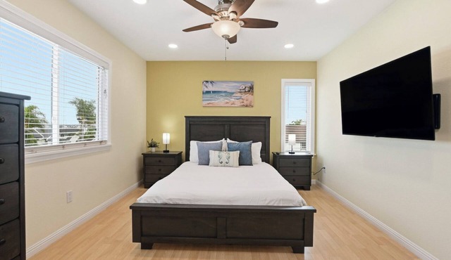 Cozy 2BR w/AC + Sofa Bed + Beach Nearby