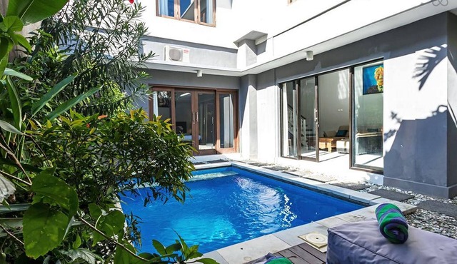 Cozy 3 bedroom Villa close to double six beach